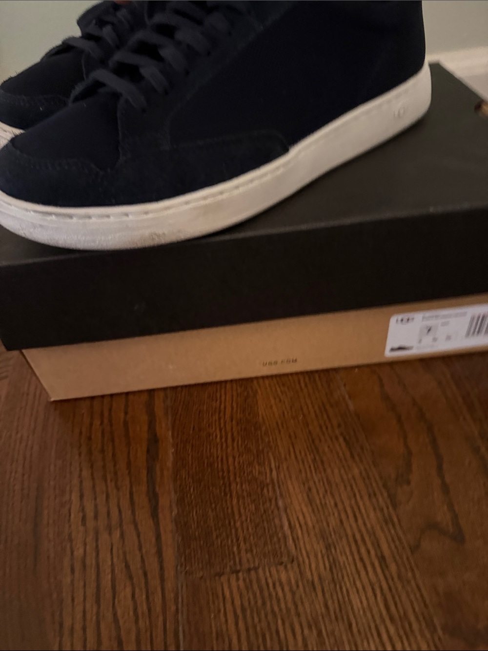 Boys dark navy Ugg South Bay mesh  Low-Top Sneakers with White Sole